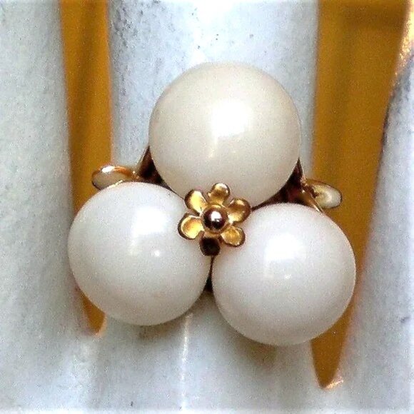 Vintage Solid 14K Yellow Gold Angel Skin White Coral Cluster Cocktail Ring